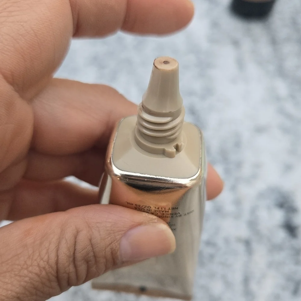 Hourglass Illusion Luminous Glow Foundation SPF 30 Shade 21